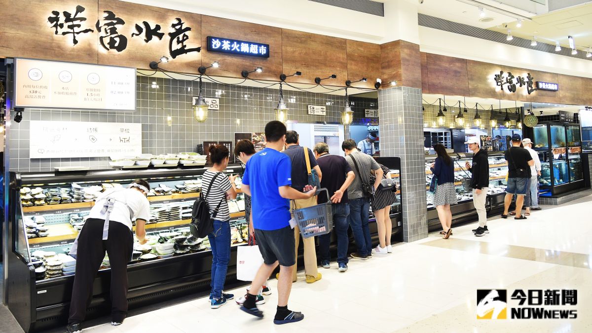 ▲百貨公司瞄準夜貓子商機，火鍋超市營業至凌晨2點。（圖／記者陳美嘉攝）