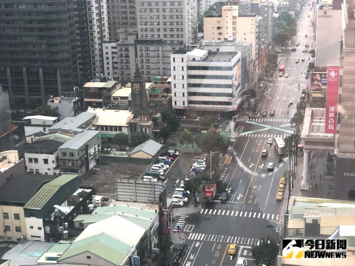 ▲高雄市政府財政局將標租高雄漢神百貨對面商業區設定地上權開發案，未來得標者可依都市計畫等規定，開發為多元的商業、休閒、娛樂使用，願景可期。(圖／記者黃謝美蘭攝，2019.08.19)