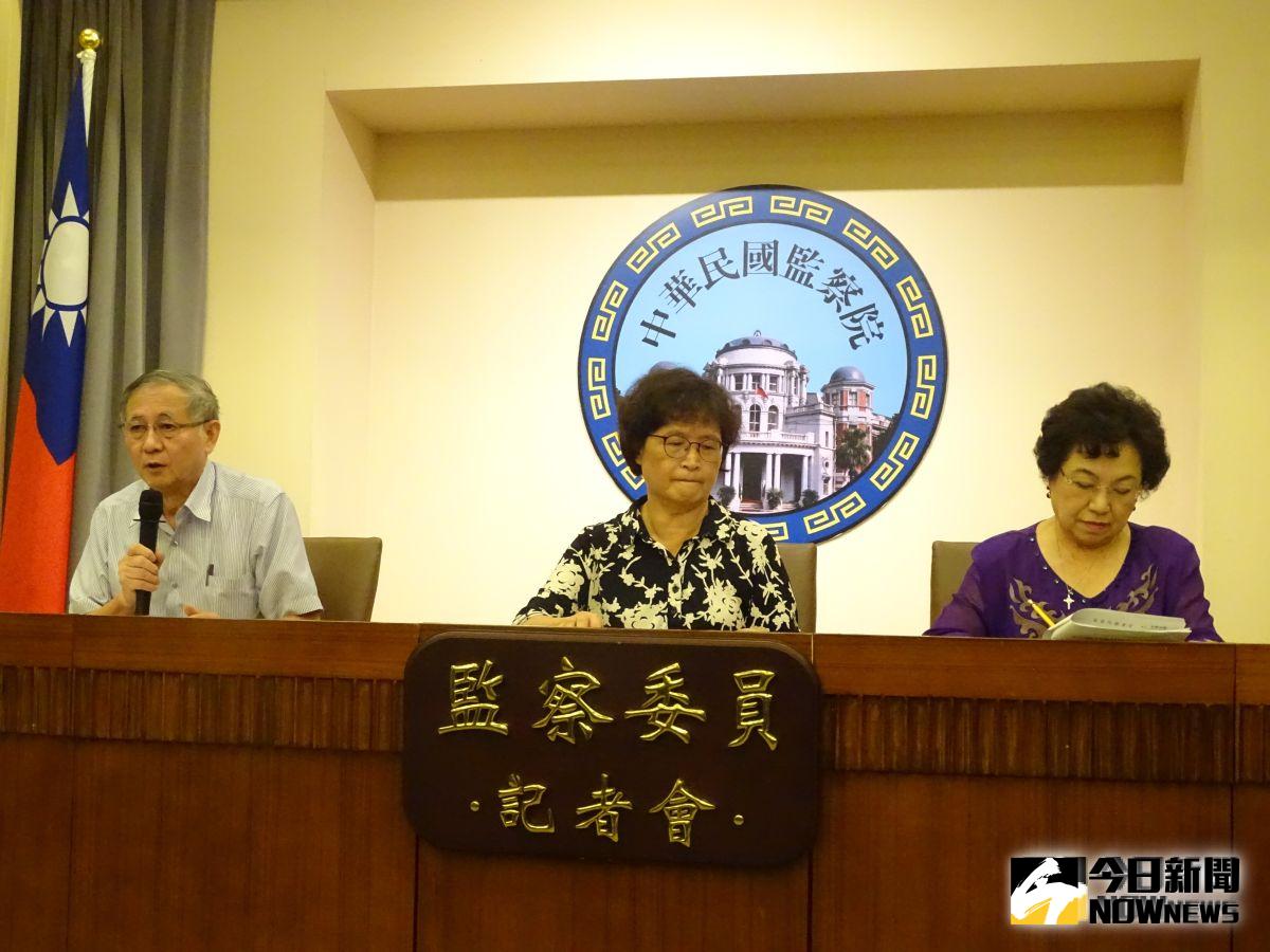 ▲監察委員仉桂美（中）、江綺雯（右）、劉德勳19日舉行記者會，就趙怡翔任用案糾正外交部做出說明。（圖／記者呂炯昌攝, 2019.8.19）