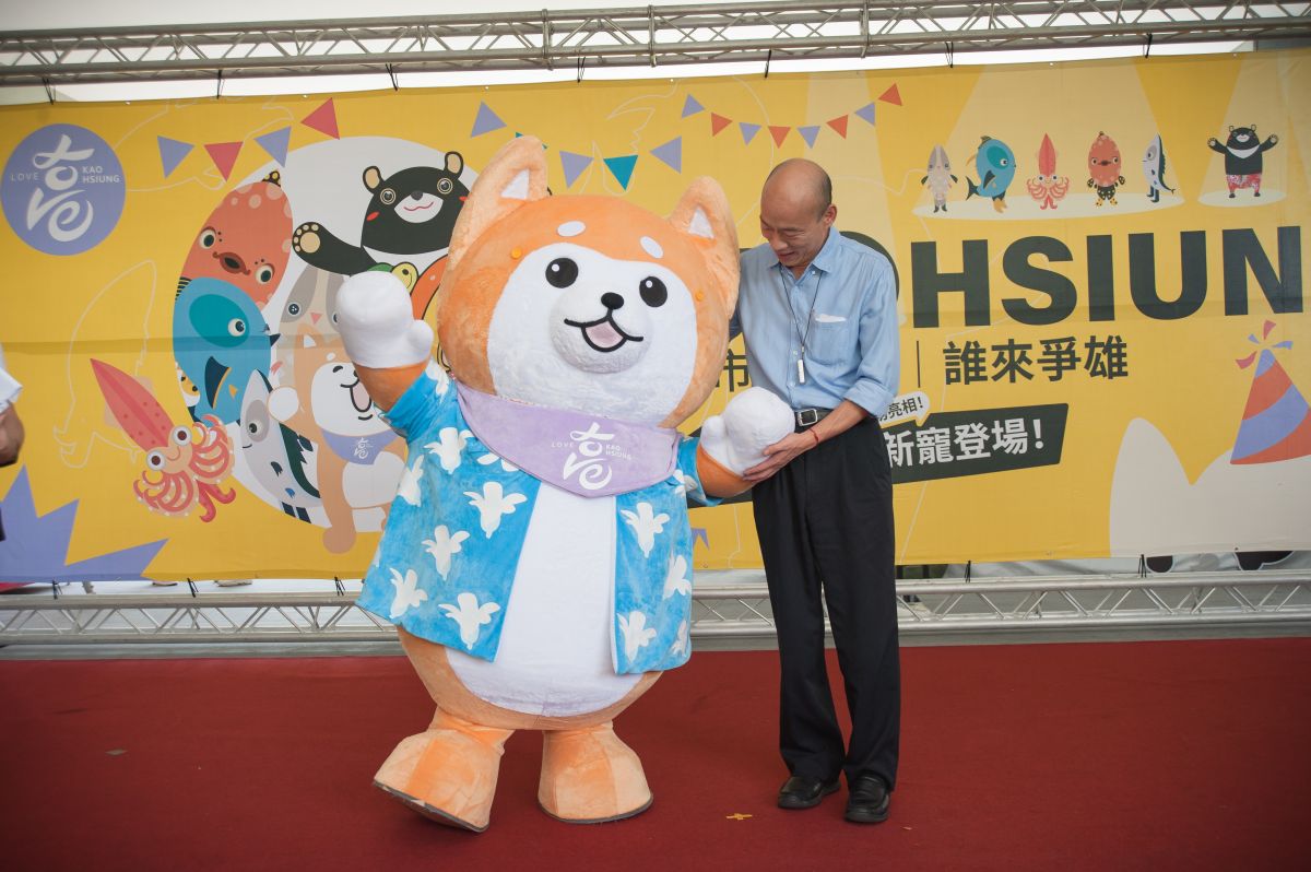 ▲高市新聞局吉祥物柴犬來福日前亮相，慵懶呆萌的模樣，許多人立刻被圈粉。（圖／高市新聞局提供）