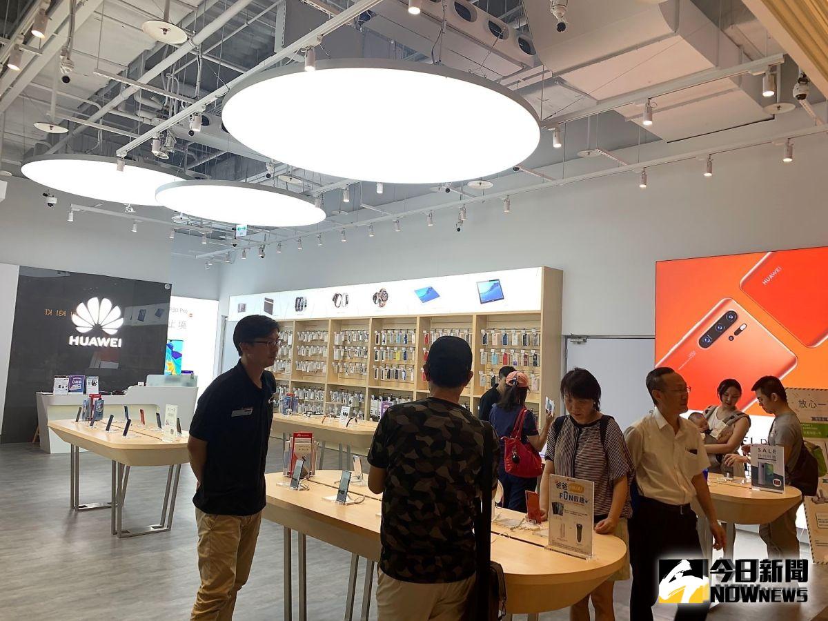 ▲由於華為禁購寬限期將於今（19）日到期，包含華為與外界都對美國商務部是否有意延後寬限期，抑或是直接取消禁購令而相當關注。（圖／記者劉士成攝。）