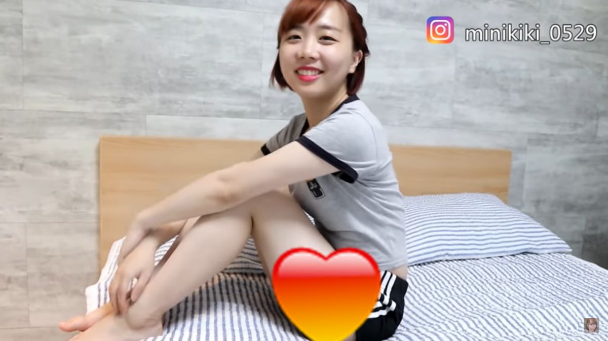 ▲Youtuber 那個女生 KiKi 日前拍攝「價差系列」影片實測究竟「價差40倍的真理褲有差嗎？」，並搭配上 10 大讓男生心動的動作，讓粉絲大飽眼福。（圖／翻攝 YOUTUBE  那個女生 Kiki ）