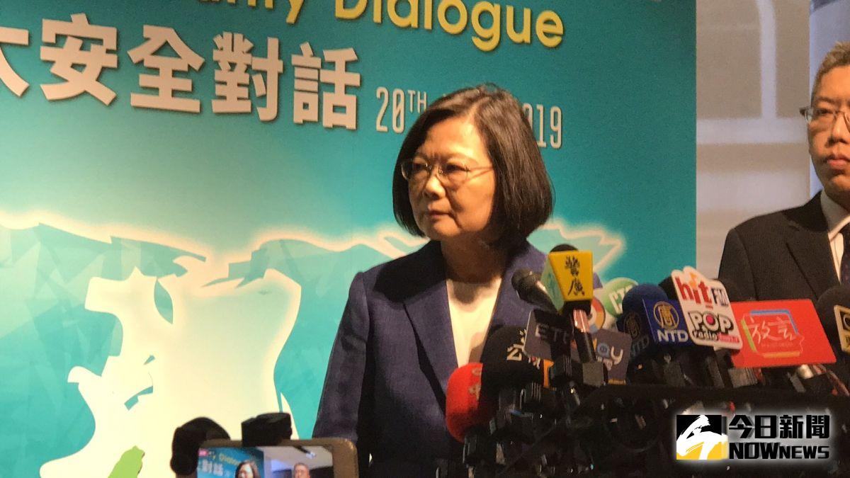 2020總統選舉「蔡賴配」是否如外界擔心的破局？總統蔡英文20日面對媒體詢問時表示，外界關心她的副手人選，他們會在適當時機提出最佳人選。（圖／記者林人芳攝，2019,08,20)