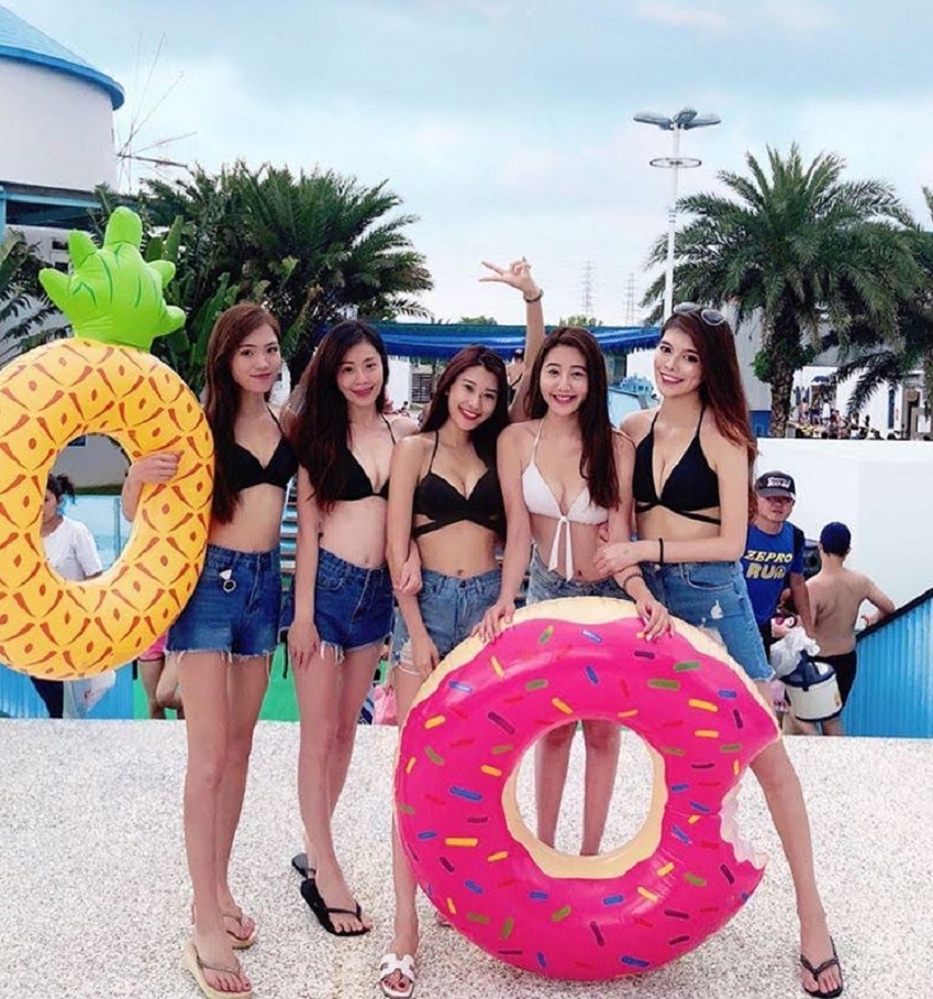 ▲六福水樂園推出水蛇日，捏不出肚肉的「水蛇腰」與生肖屬蛇的女生，都可享受入園優惠。（圖／六福村提供）