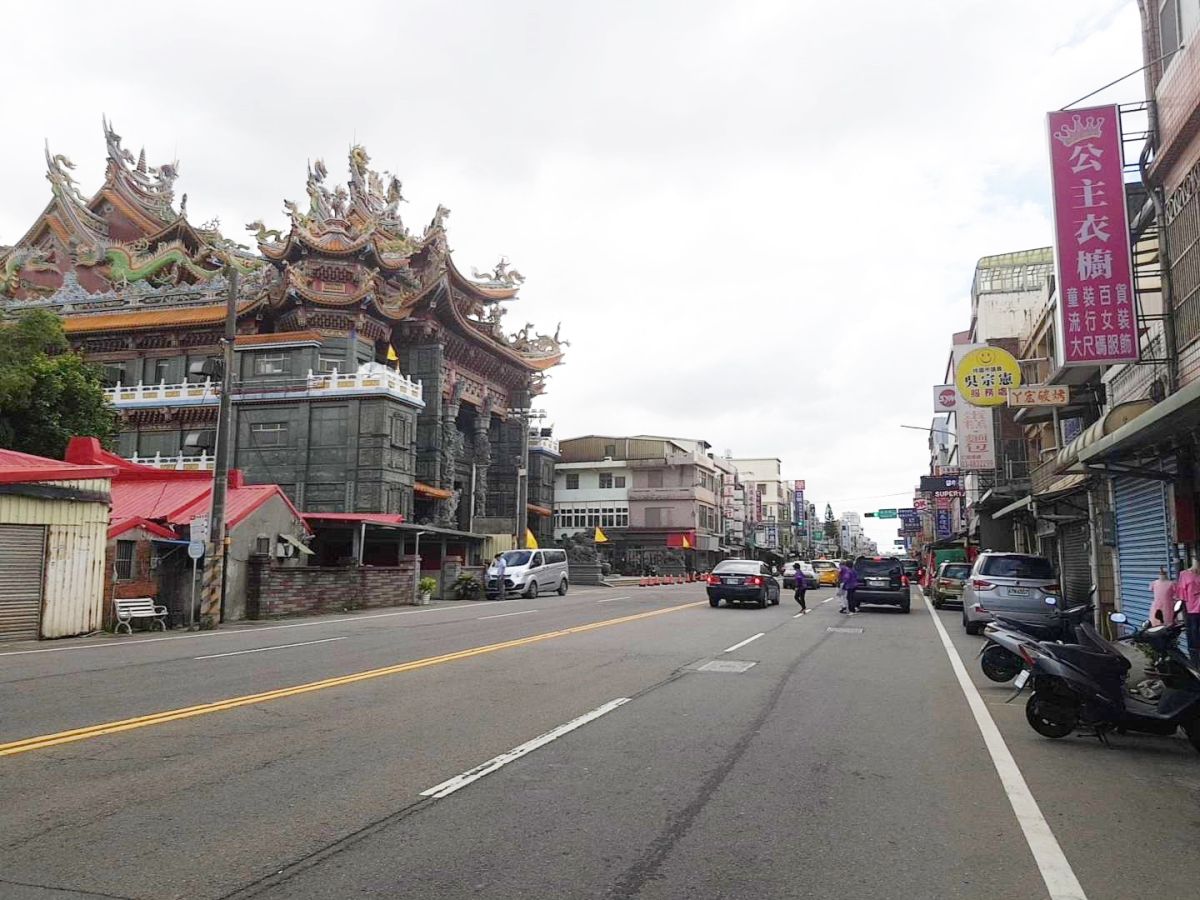 ▲一般人對於居住在供奉正神的廟宇附近接受度較高。 (圖／信義房屋提供)