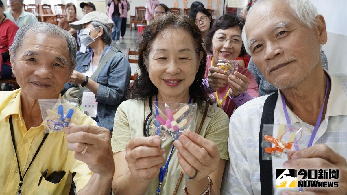 ▲大家用雙手編織出環保又美觀的「年年有魚」繩結。（圖／記者蘇榮泉攝，2019.08.20）