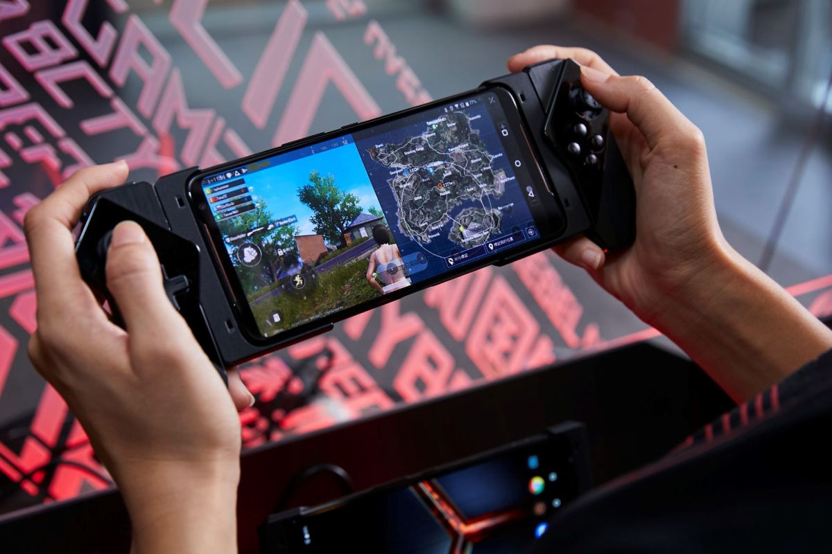 ▲華碩ROG Phone II 有許多特色，玩遊戲固然是它的強項，但這只是其中一部分而已。