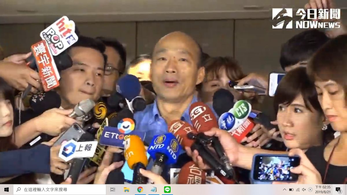 韓國瑜在美國商會演講完後，接受媒體訪問。 (圖/記者葉政勳攝)