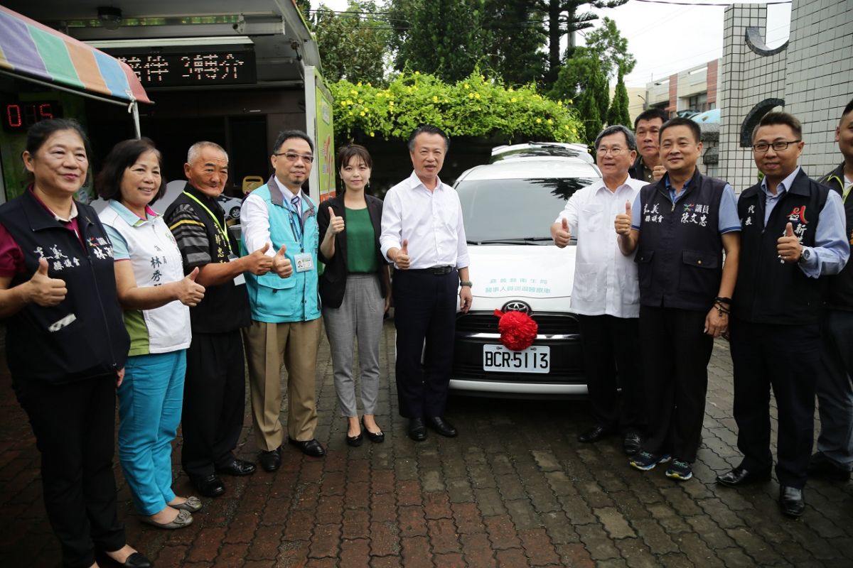 ▲善心人士徐逢賓先生致贈3+1行動醫療團隊一部醫事巡迴車。（圖／嘉義縣政府提供）