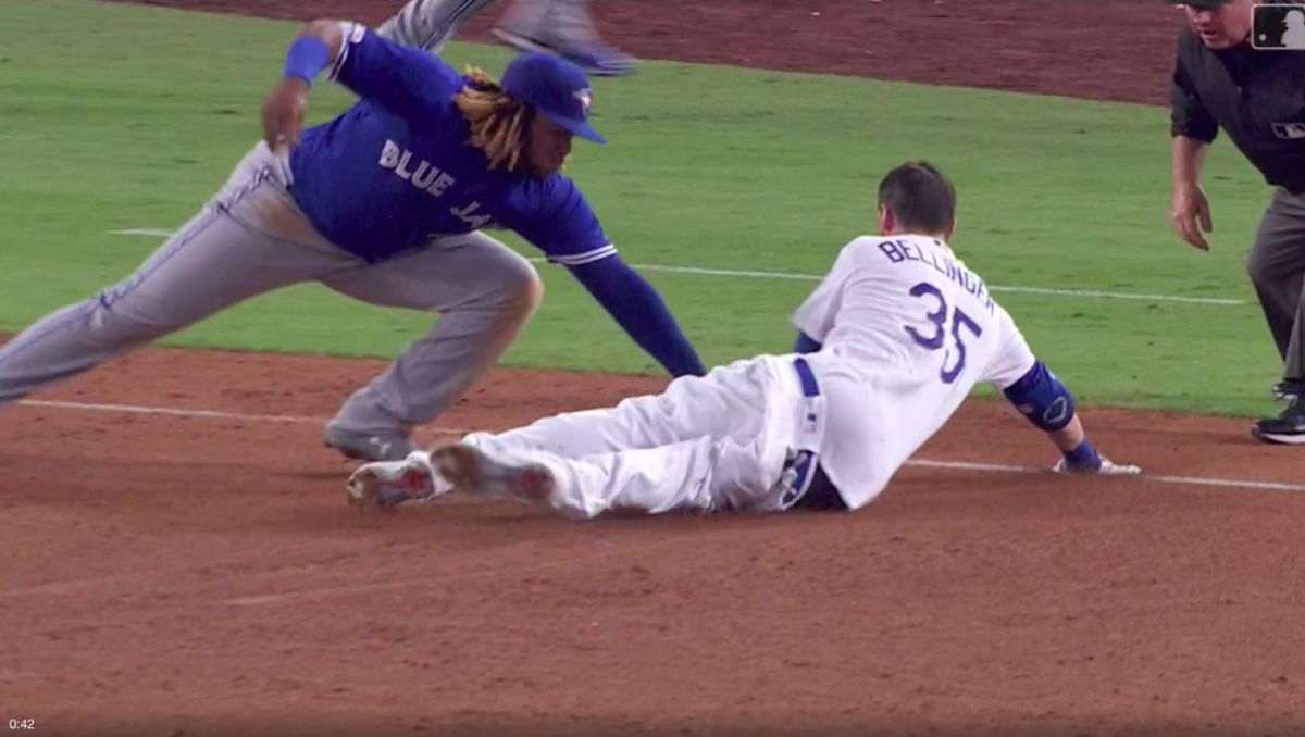 Cody Bellinger跑壘跑到褲子掉落（圖／取自MLB官網）