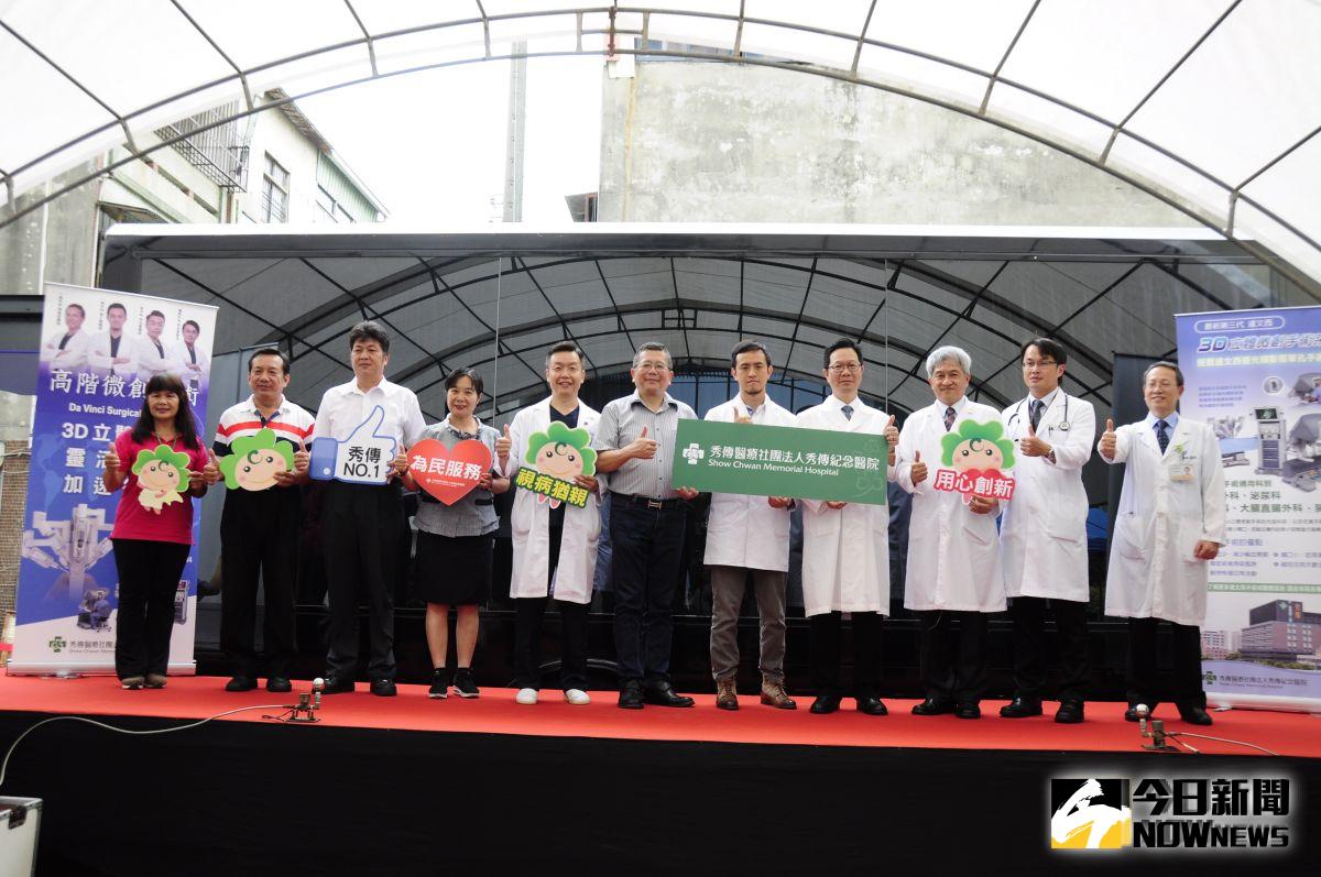 ▲彰化秀傳醫院引進達文西機械臂手術行動車，舉辦「達文西機械手臂行動體驗車」展示活動，讓大家共同見證醫療新科技。（圖／記者陳雅芳攝，2019.08.21）