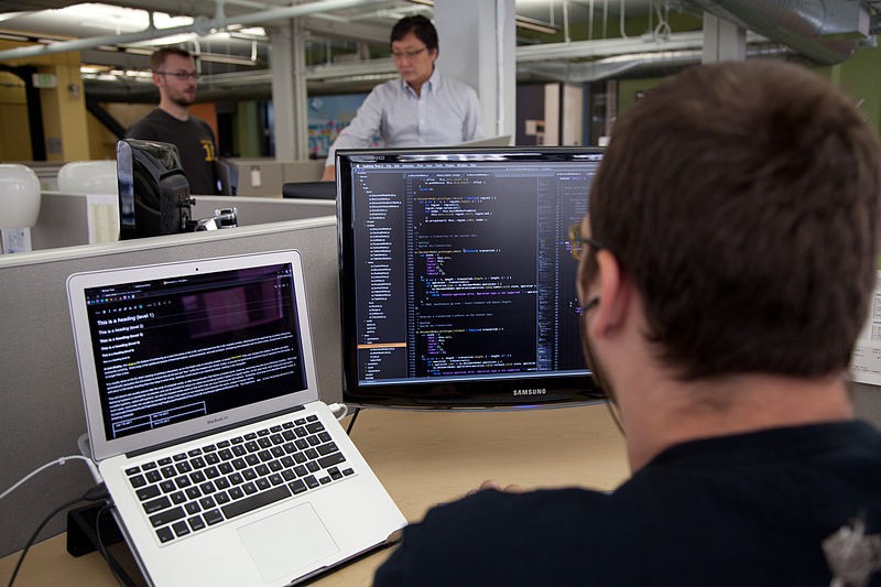 ▲工程師普遍被認為是高薪但相當辛苦的工作。（圖／取自維基百科）