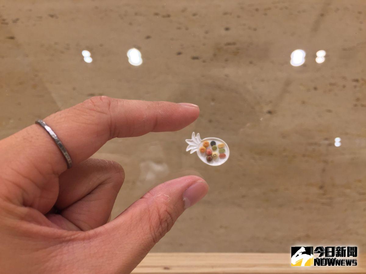 ▲台灣百年糕餅業者趁著中秋前夕，與日本知名微縮人物工藝家田中智聯手打造全世界最小的台灣糕餅模型。（圖／記者黃仁杰攝, 2019.08.22）