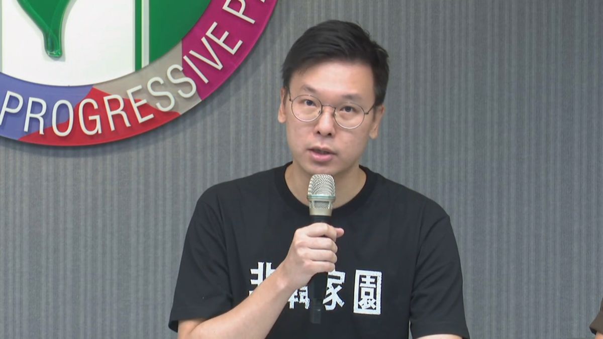 民進黨副祕書長林飛帆在韓國瑜直播「核四政見」結束後召開記者會，指大家清楚韓國瑜「不懂、被利用」，張善政則是「誤導民眾」。（圖 / 民進黨提供）