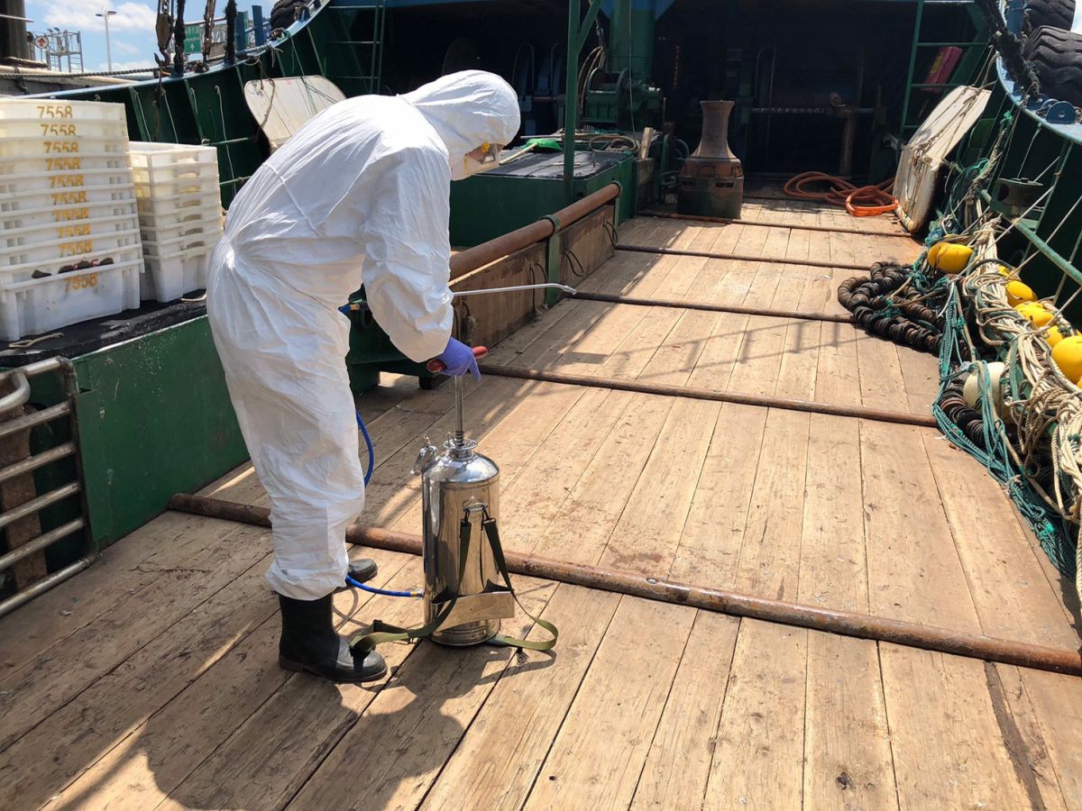 ▲海巡署艦隊分署第十二海巡隊發現大陸漁船非法作業，施展鐵腕扣留防豬瘟。（圖／新竹海巡隊提供）