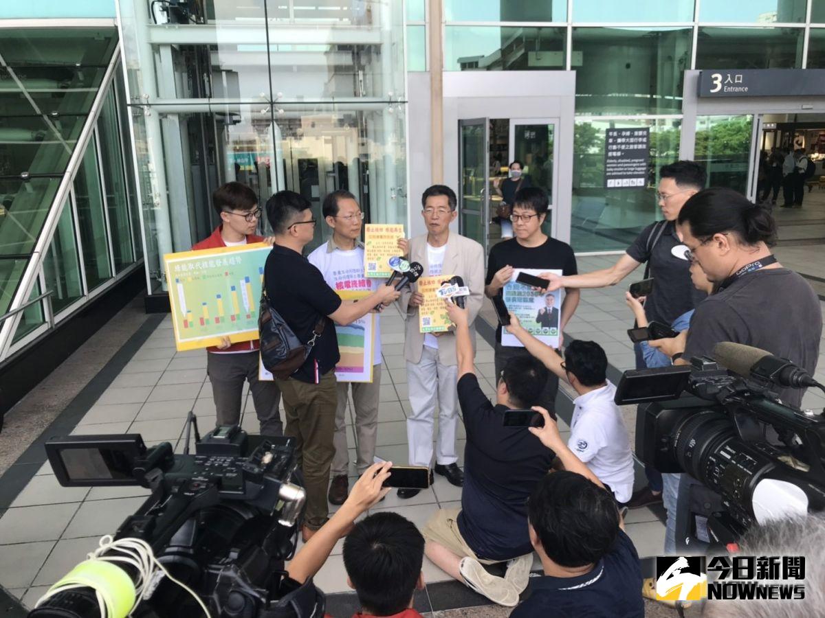 ▲國民黨總統參選人韓國瑜今(22)日與其國政顧問團召集人張善政等人直播「當禿子遇上土條」能源國政說明會重啟核四議題，環團籲韓國瑜國政顧問多做功課。(圖／記者郭凱杰攝，2018.08.22)