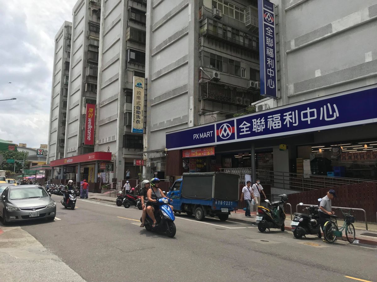 ▲〈商圈報報〉南萬華商圈機能完整，商家林立且交通發達。（圖／信義房屋提供）