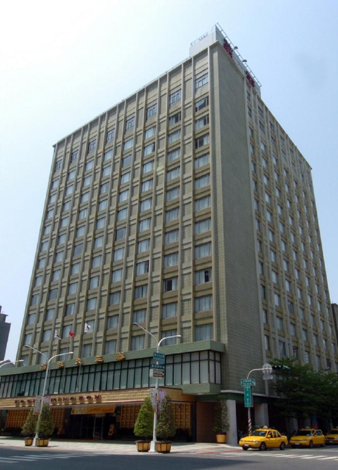 高雄市開業51年的華王大飯店22日上網公告聲明指出，將在11月歇業。（圖／NOWnews資料照片）