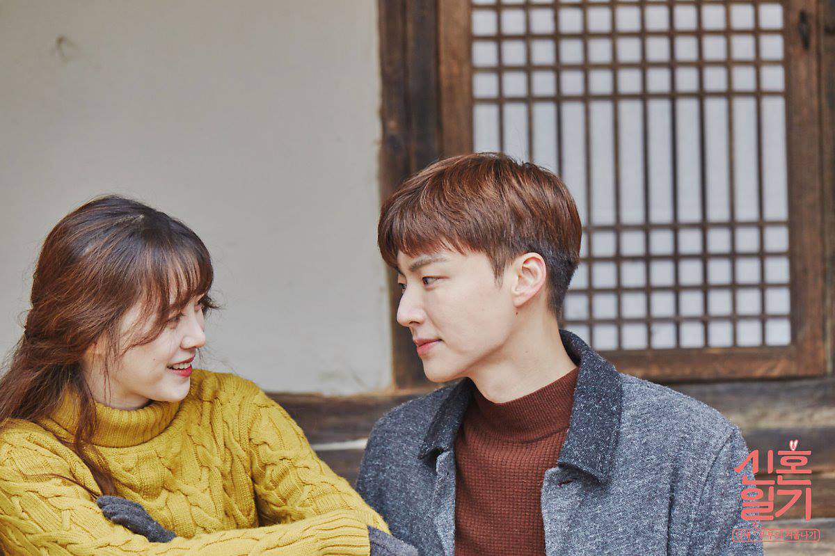 ▲安宰賢（右）在《新婚日記》的暖男形象都是人設。（圖／翻攝TVN臉書）