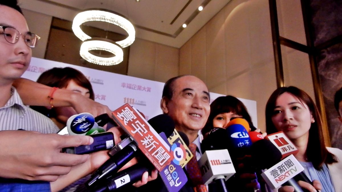 郭台銘、柯文哲、王金平23日首度公開會面，前立法院長王金平表示，「今天連談話的機會都沒有，當然更不可能談到政治」。( 圖／記者陳弘志攝 )