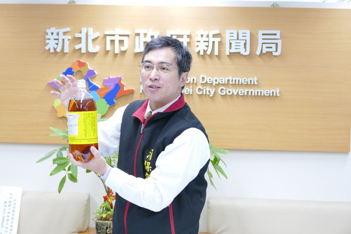 ▲衛生局今（22）日接獲該公司主動通報，7月4日及7月18日的產品有民眾投訴出現懸浮物。（圖／新北市衛生局提供）