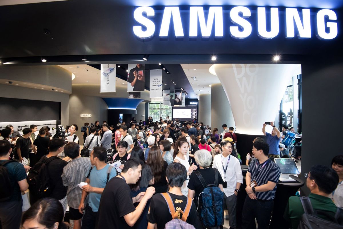 ▲今年的三星Galaxy Note10熱賣程度可說是相當值得關注，例如光是從排隊盛況就能了解民眾對此手機是充滿期待與興趣的。（圖／台灣三星提供）