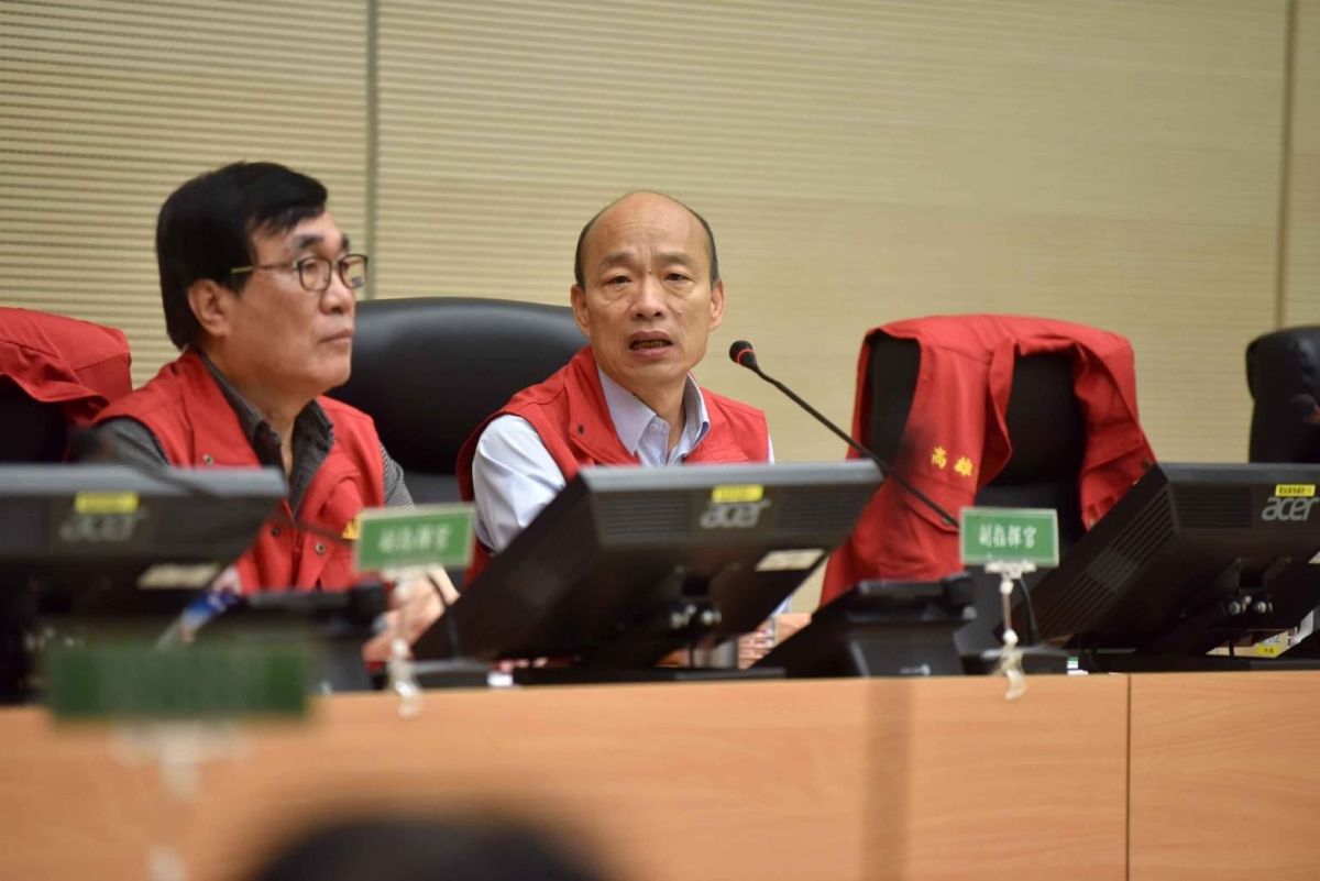 ▲白鹿颱風來襲，韓國瑜準時坐鎮災害應變中心。(圖／高市府提供)