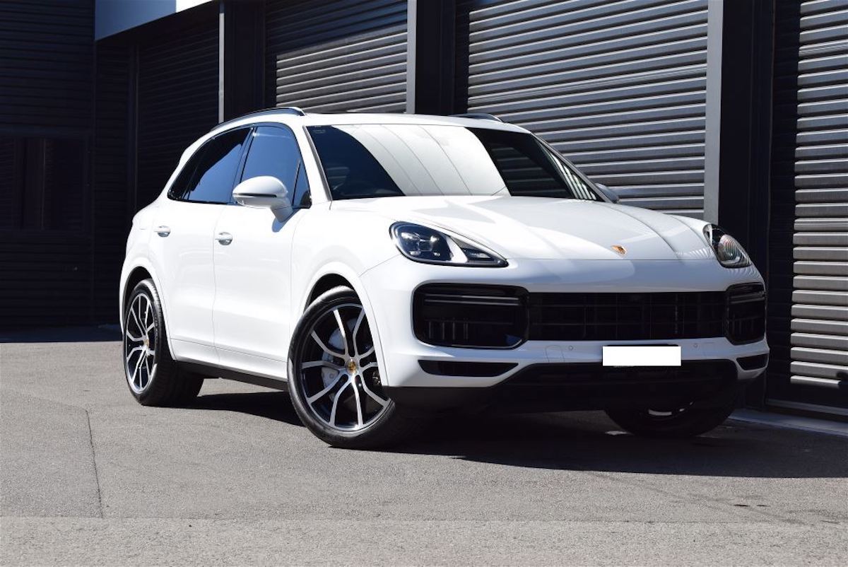 ▲一名網友 24 日在 PTT 上好奇問道：「早餐店好賺到兒子買了凱燕？」圖為 Porsche Cayenne。（示意圖／翻攝自 gulson）