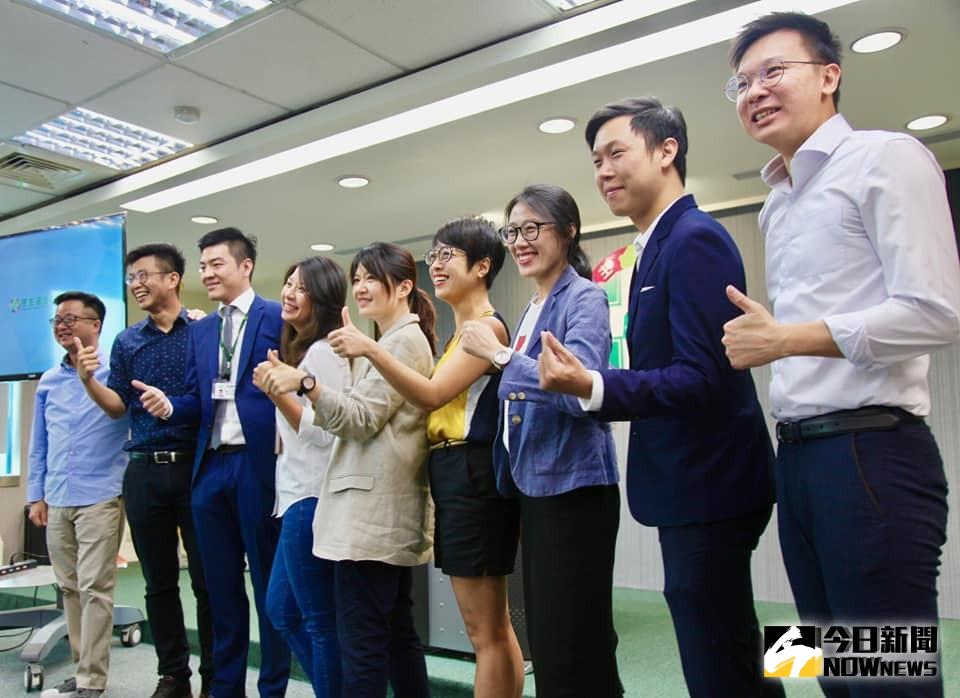 提名年輕世代參選立委成為民進黨立委艱困選區提名策略，不過年輕牌卻也讓不少台北市選區議員無所適從，抱怨聲浪不斷。（圖／翻自羅文嘉臉書）