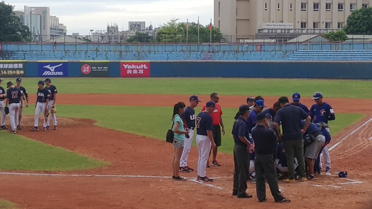 ▲選手遭爆頭後倒地不起。（圖／截自PTT）