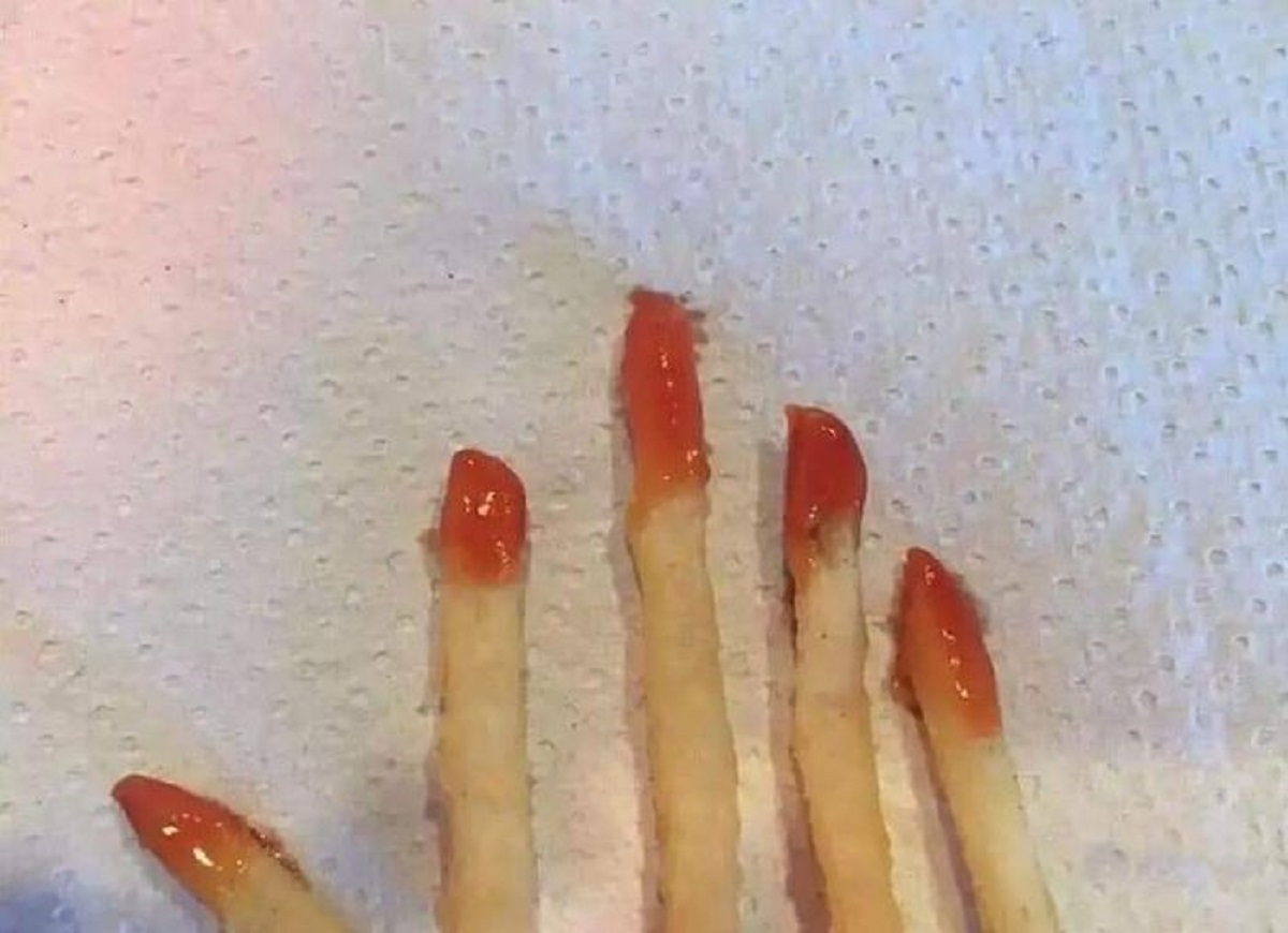 ▲情侶們的小情趣真的是千奇百怪，但女友偶爾的小撒嬌或傲嬌的問題，有時也會讓男友「傻傻的掉入陷阱」。（圖／翻攝自《 Dcard 》）