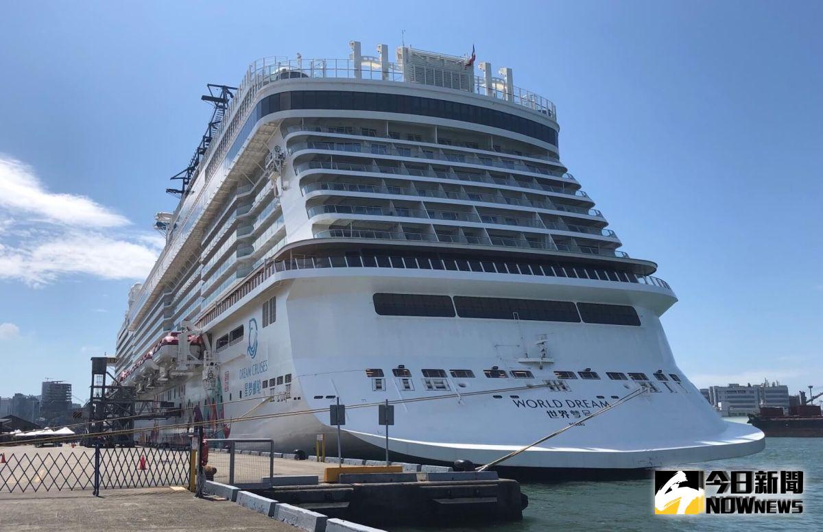 ▲雲頂集團旗下15.1萬噸級的世界夢號(WORLD DREAM)郵輪再度來高雄港。(圖／記者黃謝美蘭攝，2019.08.26)  