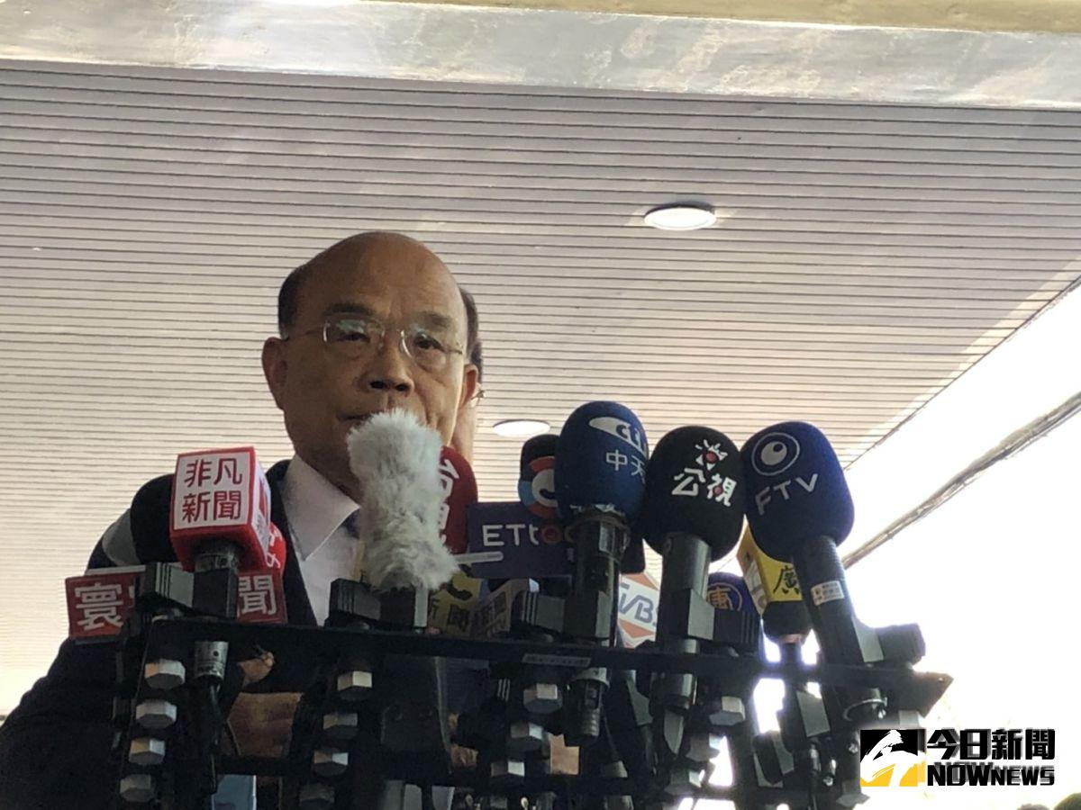 台北市長柯文哲近日隔空頻打總統蔡英文，要求蔡說明她的台灣價值，對此，行政院長蘇貞昌27日受訪時，感嘆的表示，台灣話說「做到流汗、嫌到流涎」我們虛心接受各界指教。（圖／記者林人芳攝，2019,08,27)