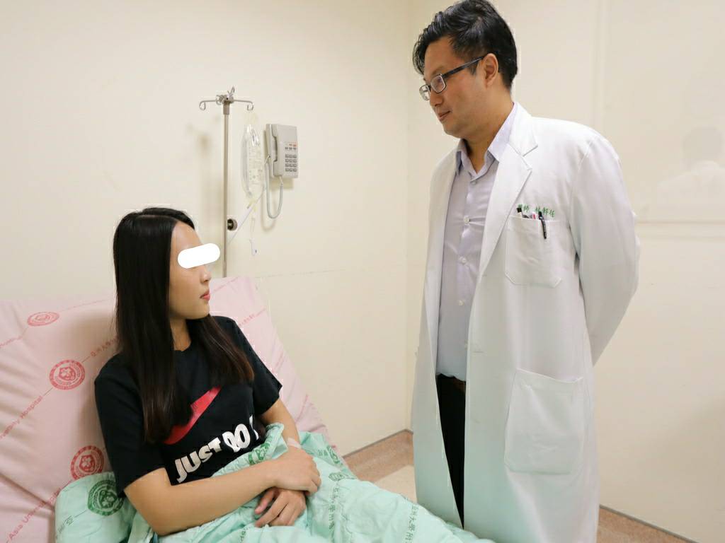 ▲醫生問診情形。(圖／林重鎣翻攝2019.8.27)