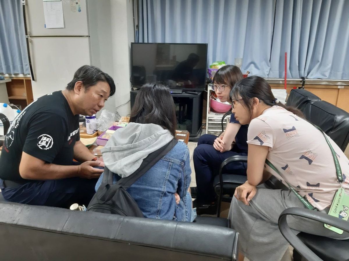 ▲少女小葳尋回後經由少隊員警及少年輔導委員會社工接續關懷輔導，成功化解小葳與父母親僵持的局面。(圖／高市少年隊提供)         