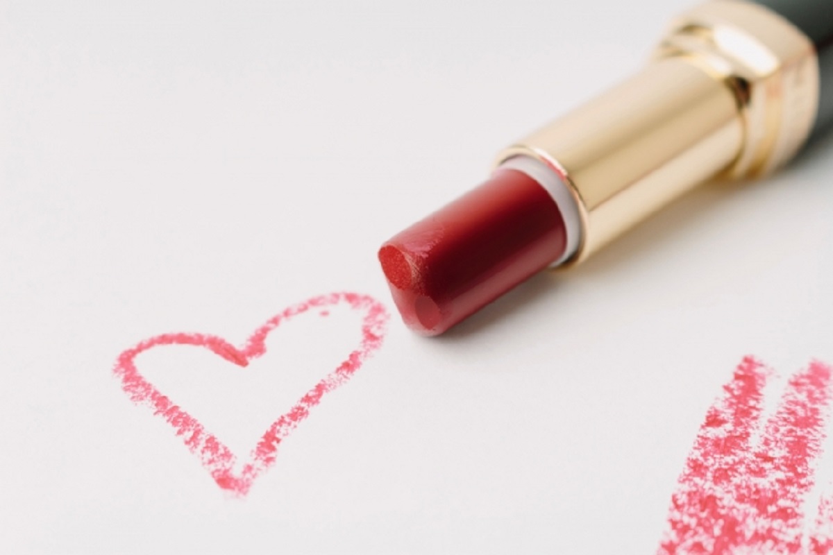 ▲英國一名人妻在丈夫的車上找到口紅，她懷疑老公外遇，殊不知真相比外遇更令她百感交集。（示意圖／取自 photoAC ）