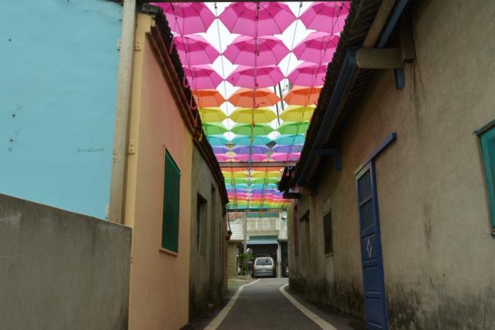 卡里善之樹景點之彩虹傘巷。攝影_劉彥宜