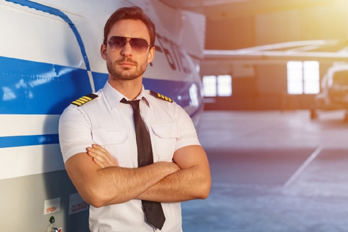 ▲一名女子透過交友軟體認識「帥哥機師」，殊不知對方是個中年大叔！（示意圖／圖非當事人，取自 photoAC ）