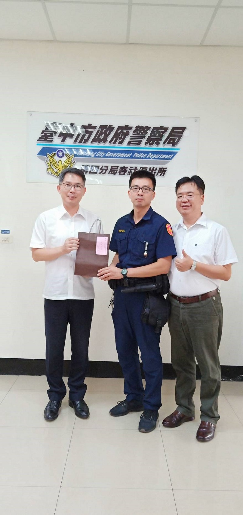 ▲員警李俊德嚴正執法反遭檢舉，分局長吳耀南查明真相後親自嘉獎。（圖／警方提供）