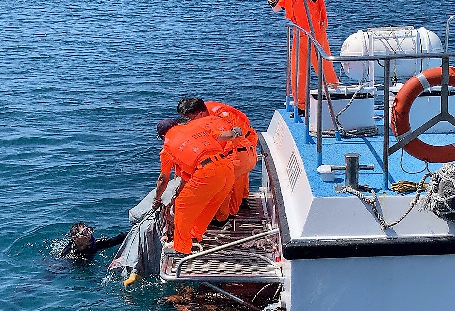 ▲澎湖鬼門關前不平靜，西嶼合界老翁落海溺斃、觀音亭烏龍落海案、深夜漁船觸礁沉沒及火燒車案，讓警消海巡單位疲於奔命。（圖／澎湖海巡隊提供，2019.08.27）