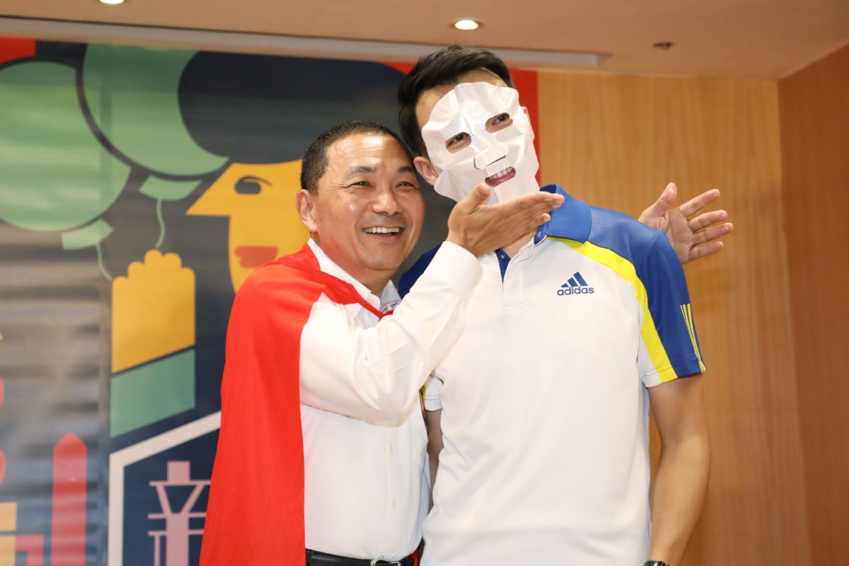 ▲媒體詢問是否跟韓有瑜亮情節，侯說只有跟新北市民的心有千千結。（圖／記者宋原彰攝，2019.08.27）