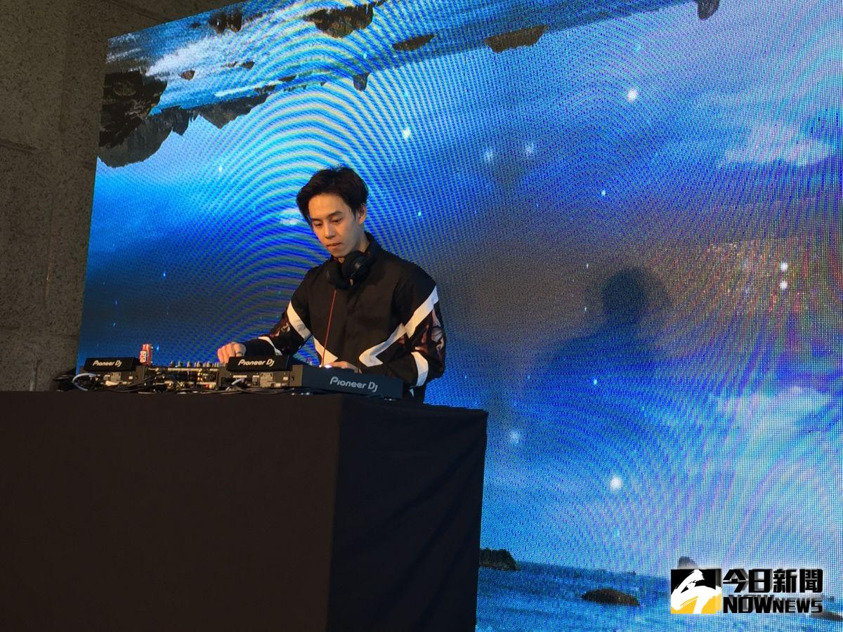 ▲教育部首度MTI音樂科技學院基金會共同推動電子音樂賞析培訓工作坊，今（28）日舉辦發布記者會，現場也請DJ實際展演。（圖／記者黃仁杰攝，2019.08.28）