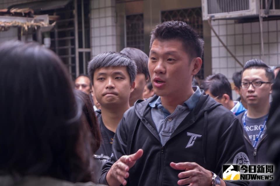 民進黨將徵召台北市議員王閔生參選文山區立委，對戰國民黨立委提名人賴士葆，不過昨晚徵召卻生變。王閔生28日透過臉書發文表示，已經致電黨主席卓榮泰「婉拒徵召」。（圖／王閔生臉書）
