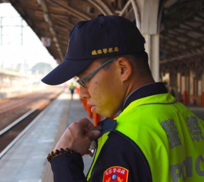 處理逃票紛，遭持刀捅的鐵路警察局嘉義派出所員警李承翰。