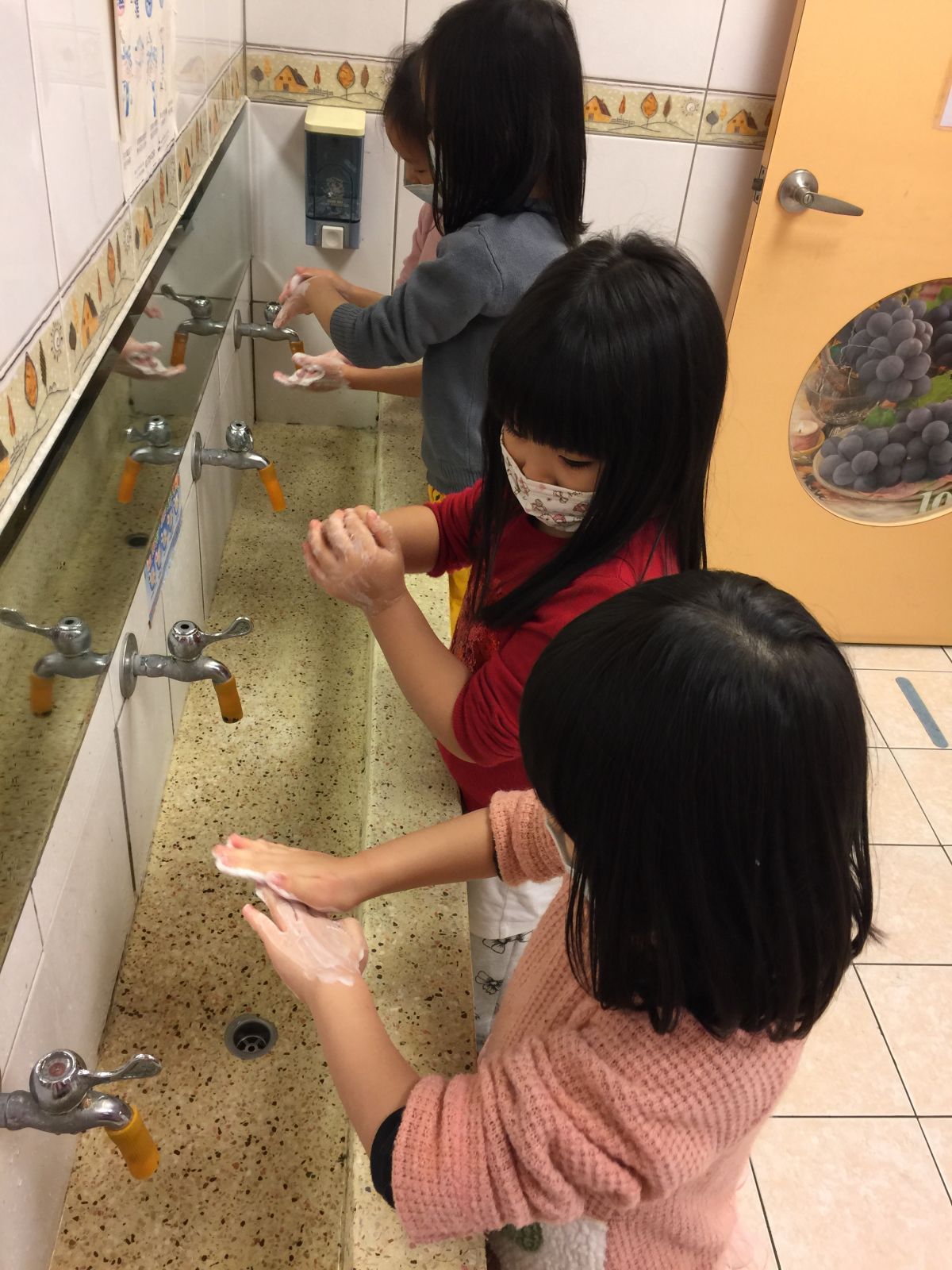 ▲新北市今年目前共12例腸病毒確診病例，其中9例發生在社區。屬腸病毒71型病毒。（圖／新北市衛生局提供）