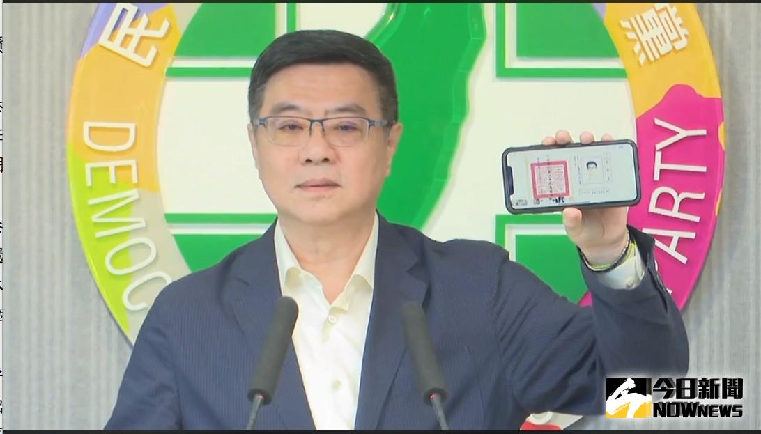 民進黨原住民事務部主任曾志湘遭指「綠皮紅骨」，民進黨主席卓榮泰28日出面護航指出，還秀出自己的國民黨黨證為曾護航。（圖／翻自DPP臉書）