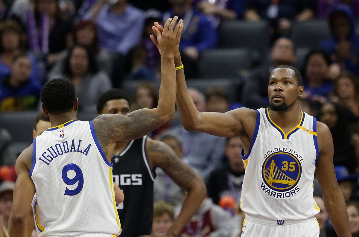 ▲Andre Iguodala(左)和Kevin Durant今夏離開勇士。（圖／美聯社／達志影像）