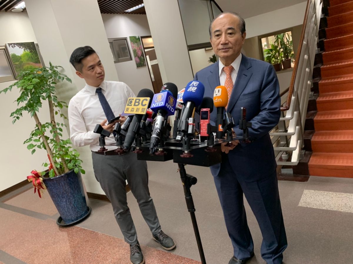 對於黨中央通過黨員規範，只要幫非黨提名候選人輔選，最重可開除黨籍，王金平表示尊重黨規範。 (圖/記者吳承翰攝)