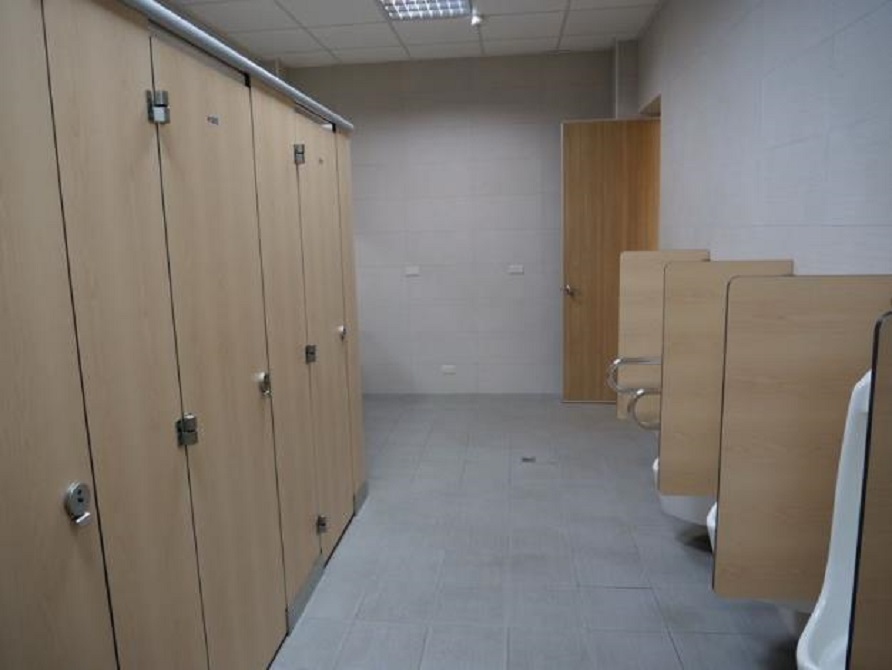 ▲新竹縣政府編列預算，配合廁所整修工程將在男廁增設尿布台。（圖／新竹縣政府提供）