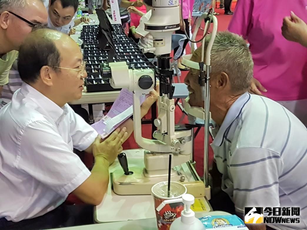 ▲宜蘭「免費敬老眼鏡」提供驗光服務。（圖／記者李清貴攝,2019.08.29)